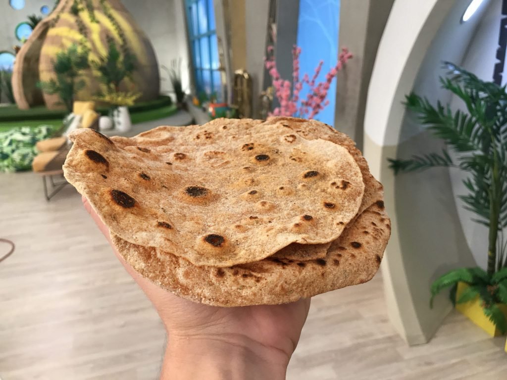 Χειροποίητα πιτάκια ολικής άλεσης, μαλακά και εύπλαστα, ιδανικά για τυλιχτά και dips
