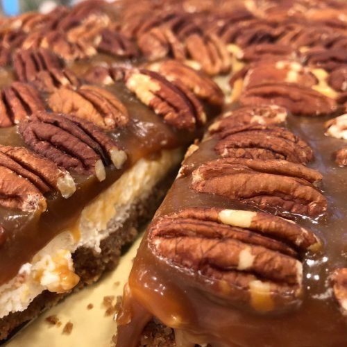 Κρεμώδες cheesecake με butterscotch και τραγανές πεκάν, πλούσιο βουτυράτο επιδόρπιο