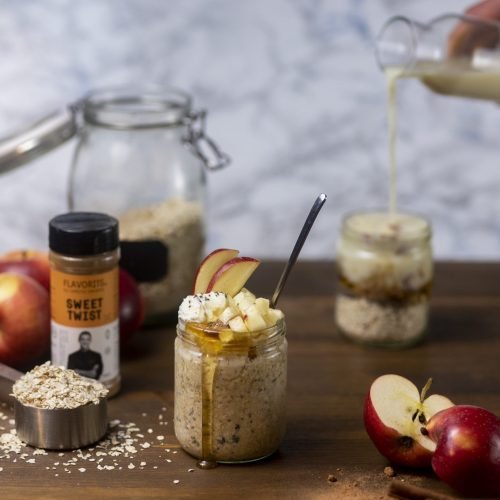 Overnight oats με γεύση μηλόπιτας, βρώμη με μήλο έτοιμη για ένα εύκολο πρωινό