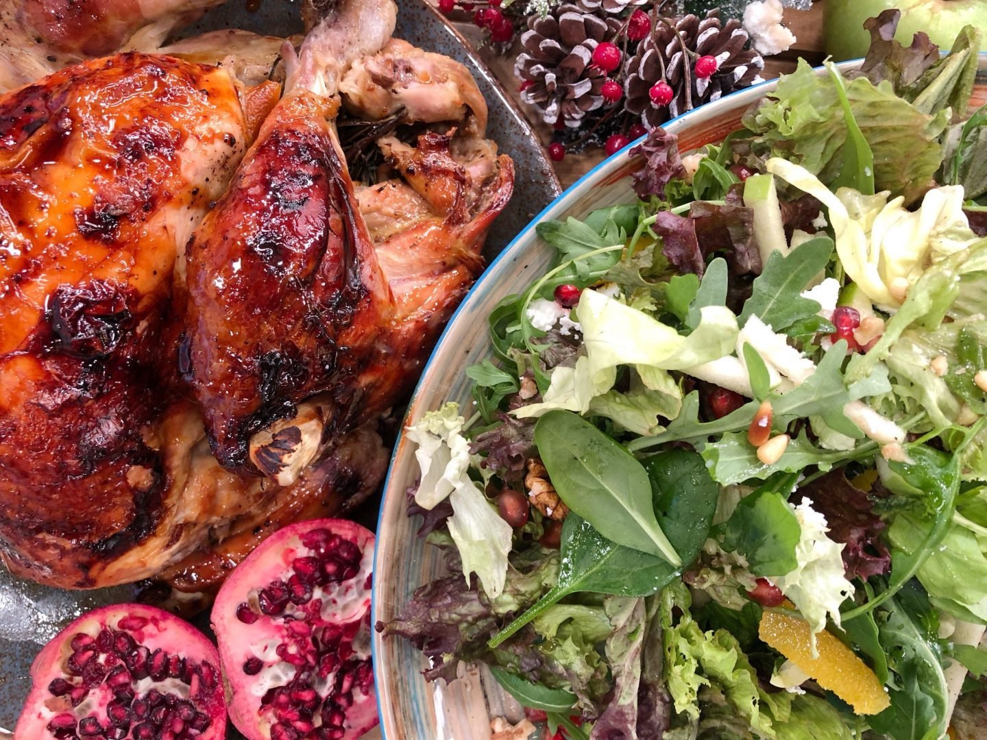 Χριστουγεννιάτικη γαλοπούλα με γέμιση και σάλτσα