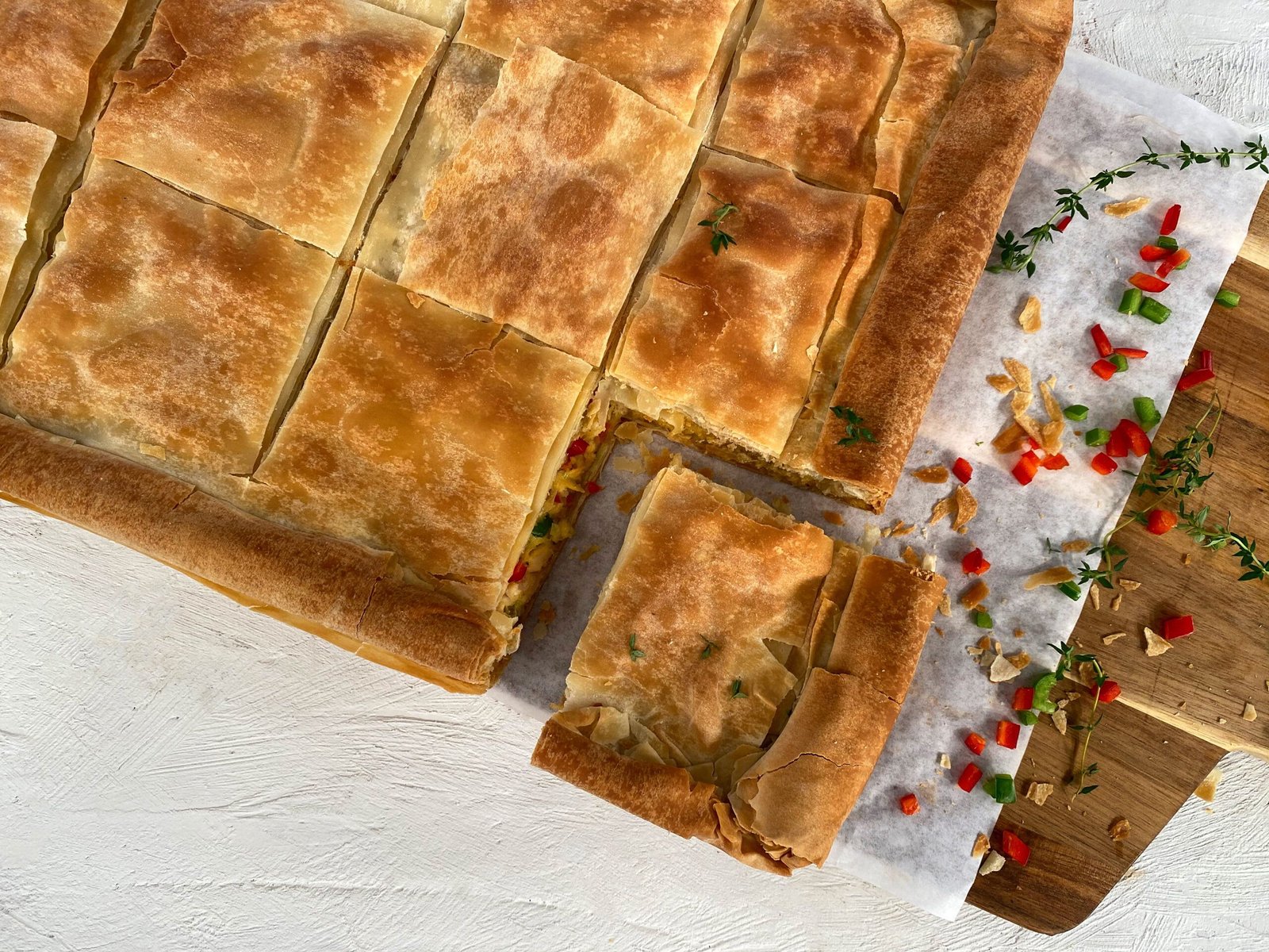 Κοτόπιτα με Πιπεριές και Τυριά | LAMBROS VAKIAROS Enlight1081 scaled 1