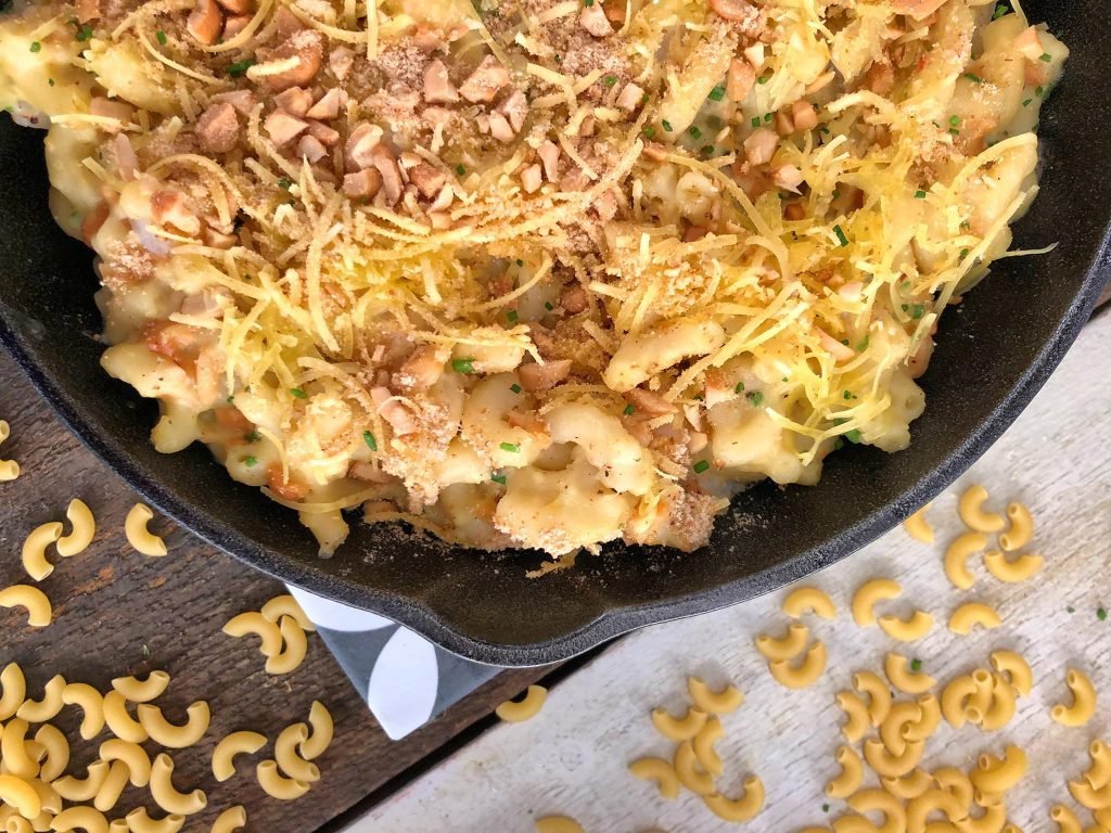 Νηστίσιμα mac and cheese με κρεμώδη σάλτσα κάσιους και ζουμερές γαρίδες, τυρένια υφή χωρίς γαλακτοκομικά
