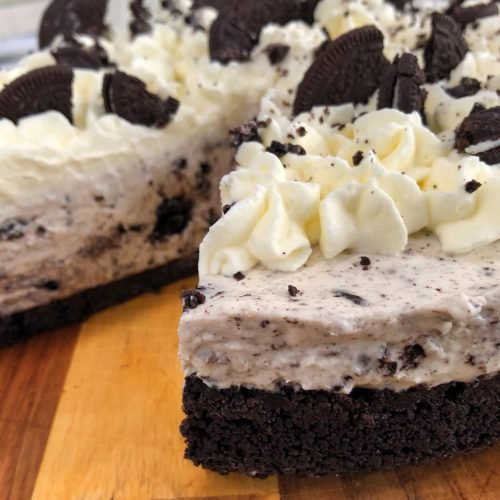 Μπισκοτένιο cheesecake χωρίς ψήσιμο, με τραγανή βάση και βελούδινη δροσερή κρέμα