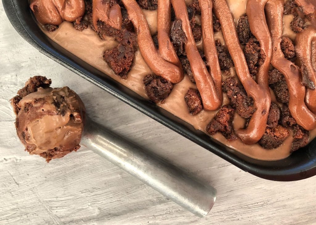 ΠΑΓΩΤΟ BROWNIES ΜΕ FUDGE ΣΟΚΟΛΑΤΑΣ | Λάμπρος Βακιάρος