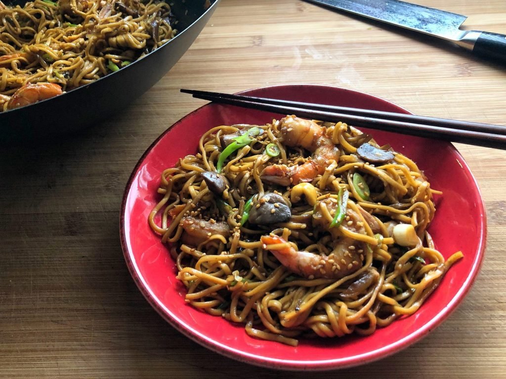 Noodles με Γαρίδες, Λαχανικά και Σάλτσα Τεριγιάκι με Μελάσα