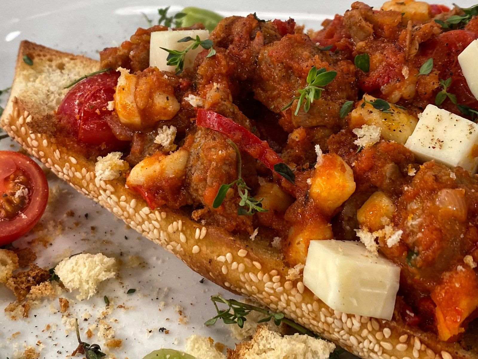 Κοκκινιστή Χοιρινή Τηγανιά με Τσίπουρο και Ταλαγάνι