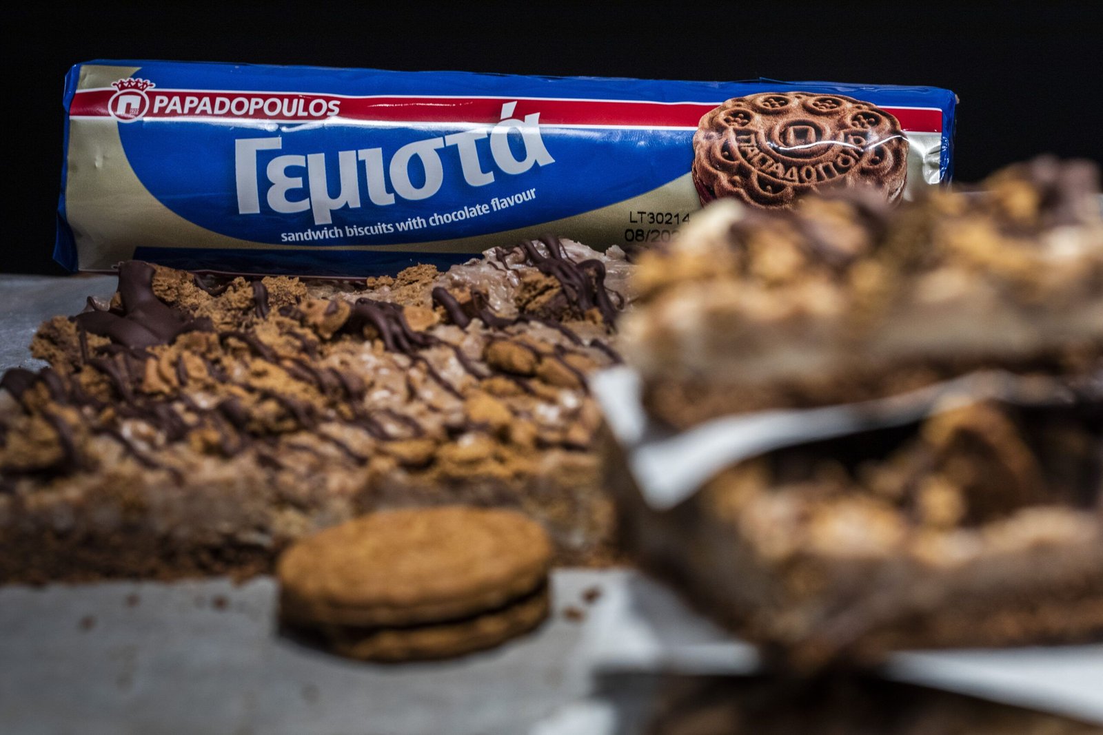 Εύκολες Μπάρες με Γεμιστά Μπισκότα | LAMBROS VAKIAROS Εύκολες Μπάρες με Γεμιστά Μπισκότα