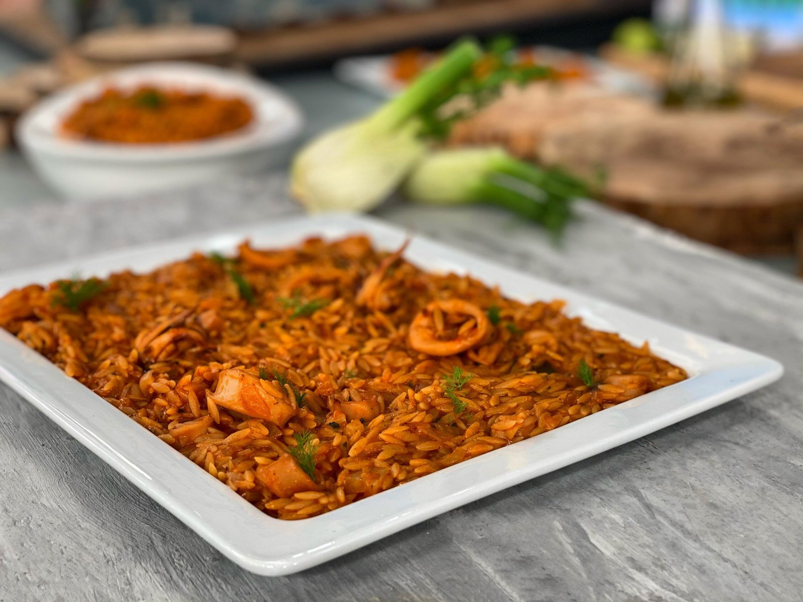 Νηστίσιμο Κριθαρώτο με Καλαμαράκια και Βασιλικό