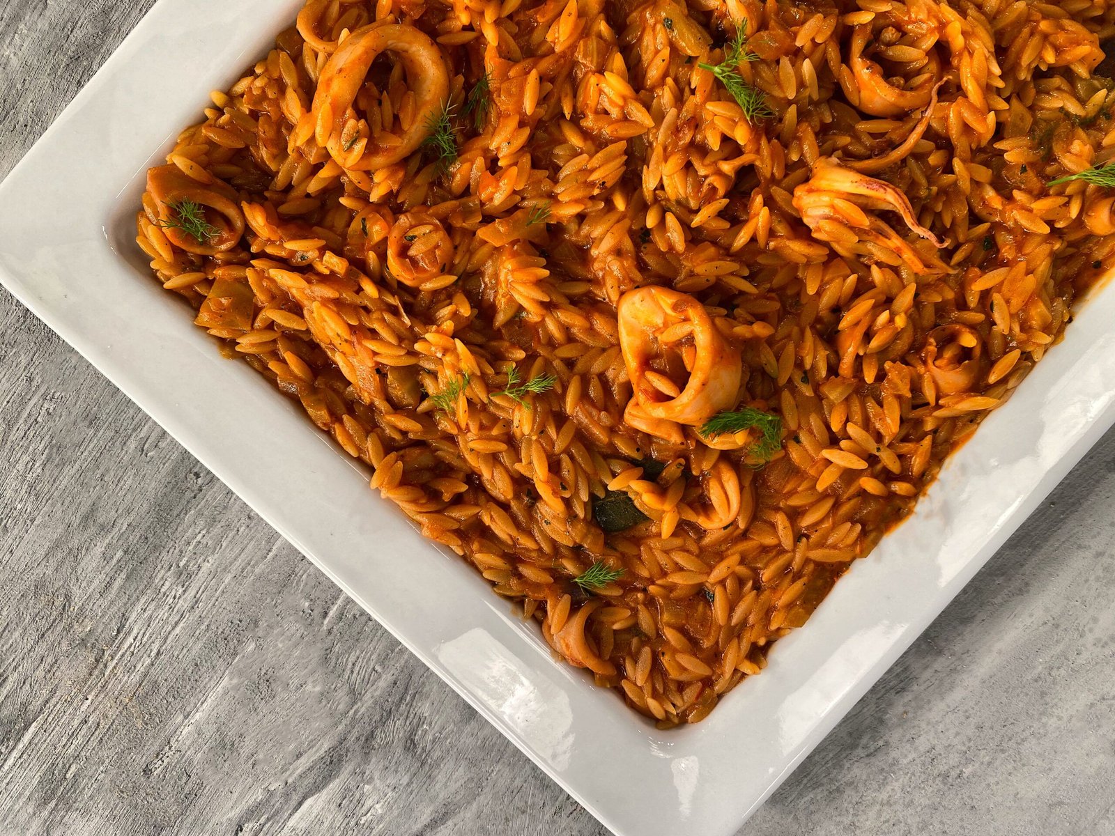 Κριθαρώτο με Καλαμαράκια και Βασιλικό | LAMBROS VAKIAROS Νηστίσιμο Κριθαρώτο με Καλαμαράκια και Βασιλικό