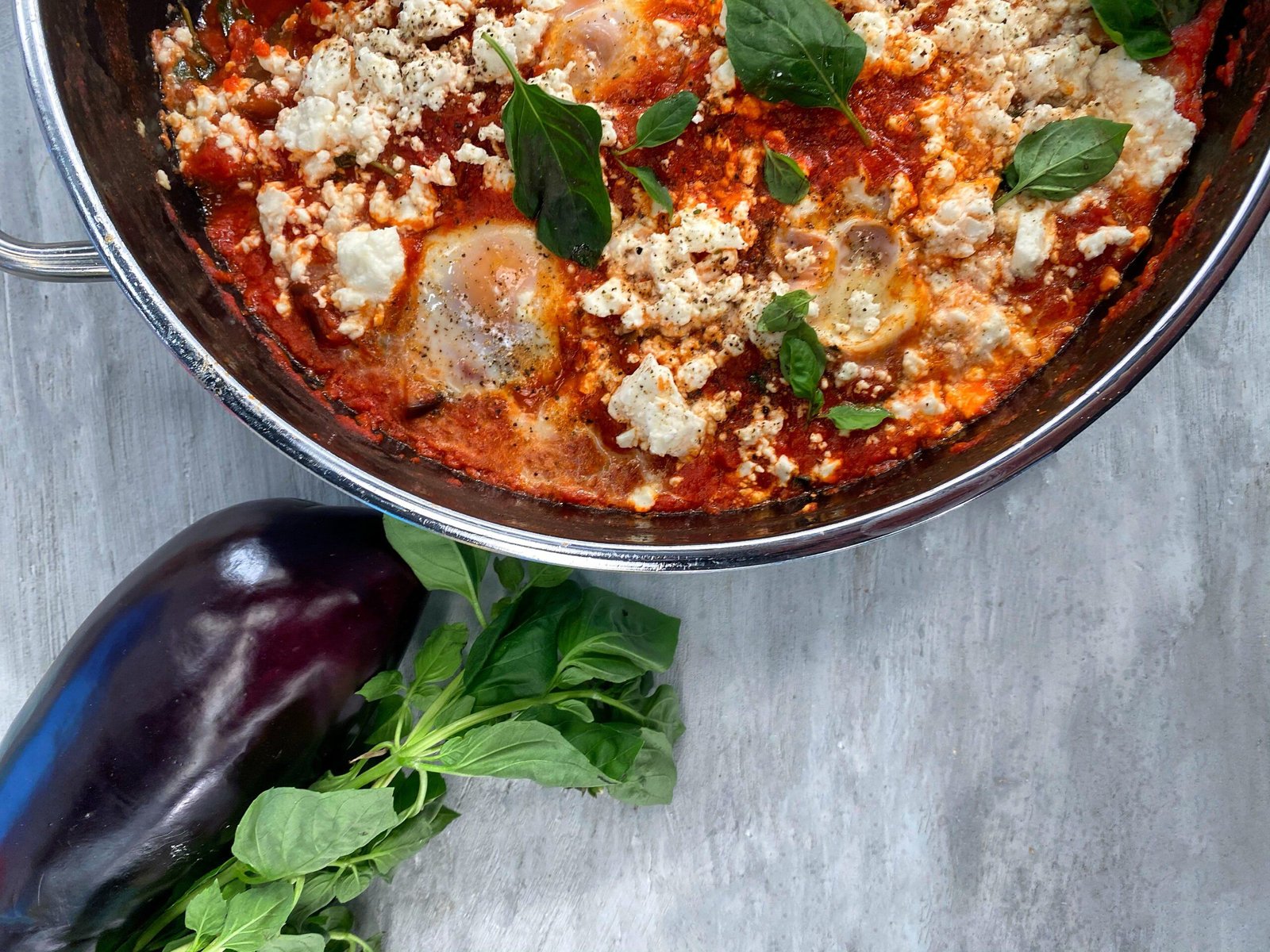 Μεσογειακό Shaksuka με Μελιτζάνες και Φέτα