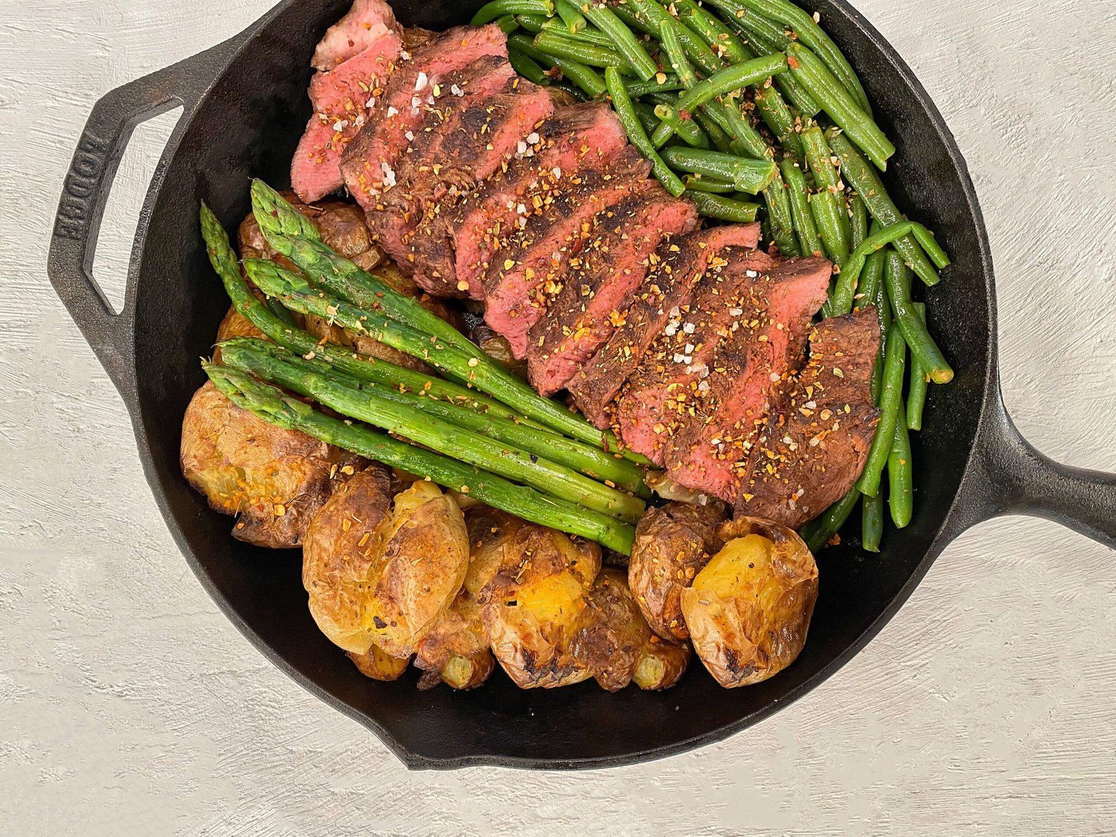 Flat Iron Steak με Πατάτες και Σπαράγγια Λάμπρος Βακιάρος