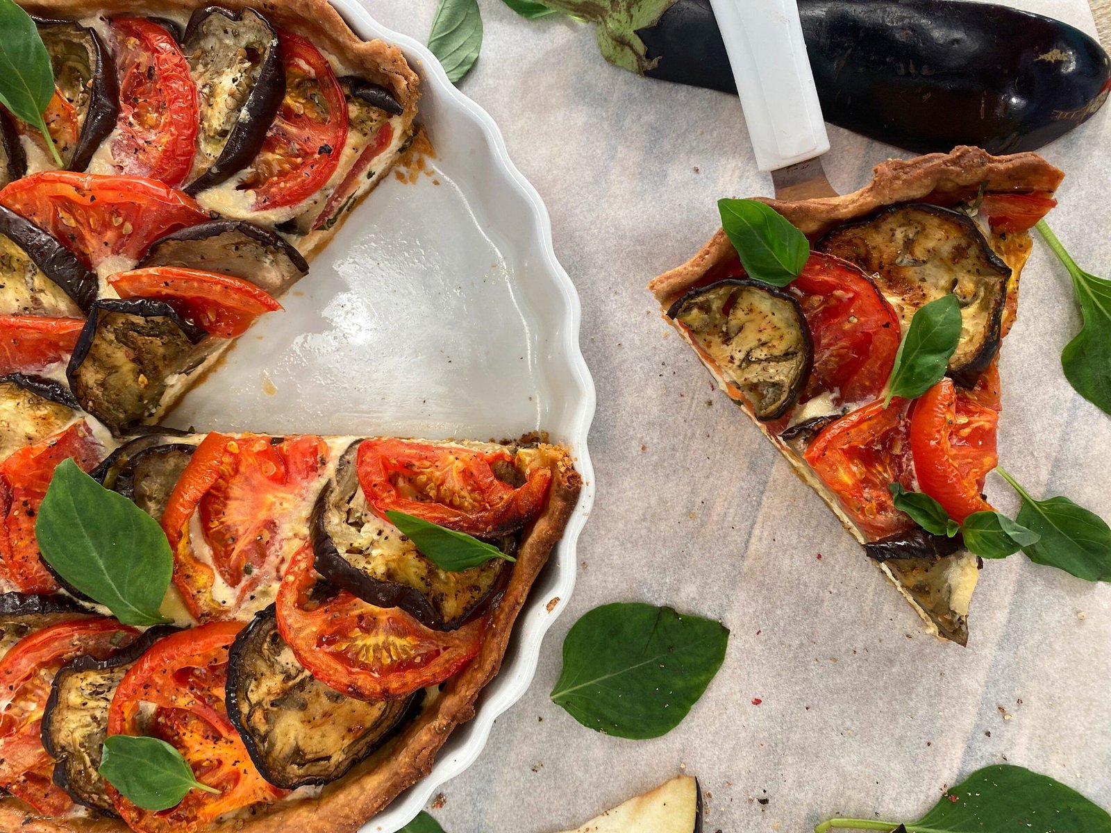 Καλοκαιρινή Τάρτα με Μελιτζάνες | LAMBROS VAKIAROS Καλοκαιρινή Τάρτα με Μελιτζάνες Τομάτα και Βασιλικό