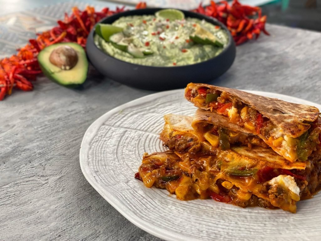 Quesadillas με Κιμά και Σάλτσα Αβοκάντο | Λαμμπρος Βακιάρος
