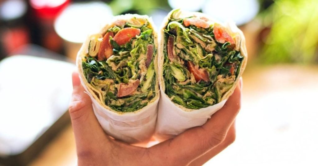 Salad wrap με τόνο και φρέσκα μυρωδικά