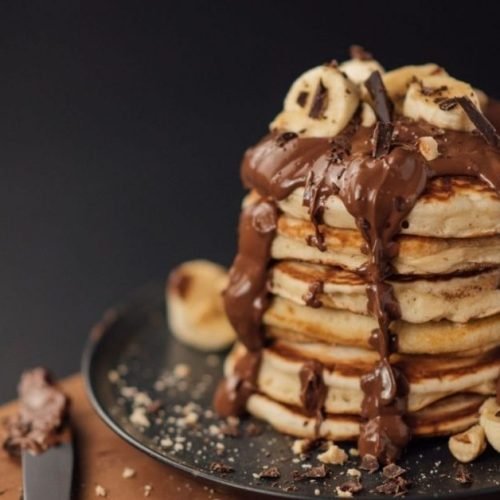 Αφράτα pancakes με πραλίνα και μπανάνα