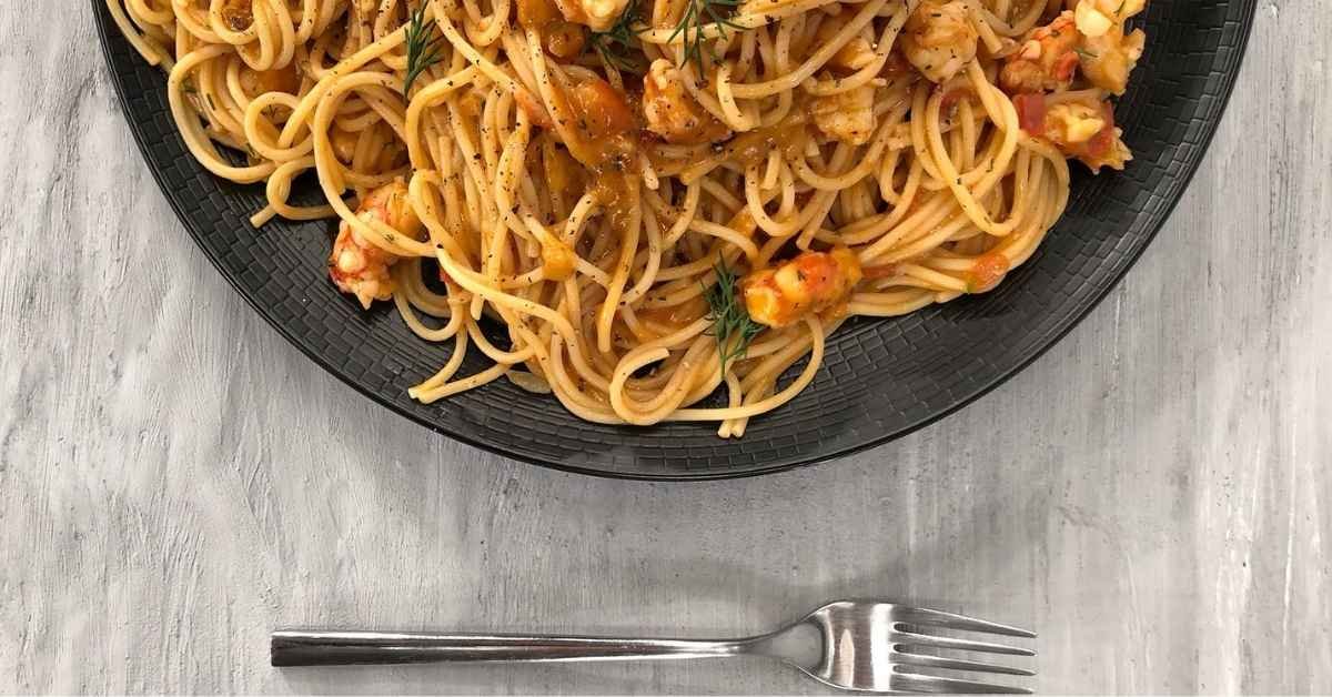 Γαριδομακαρονάδα με σάλτσα μπισκ και γαρίδες