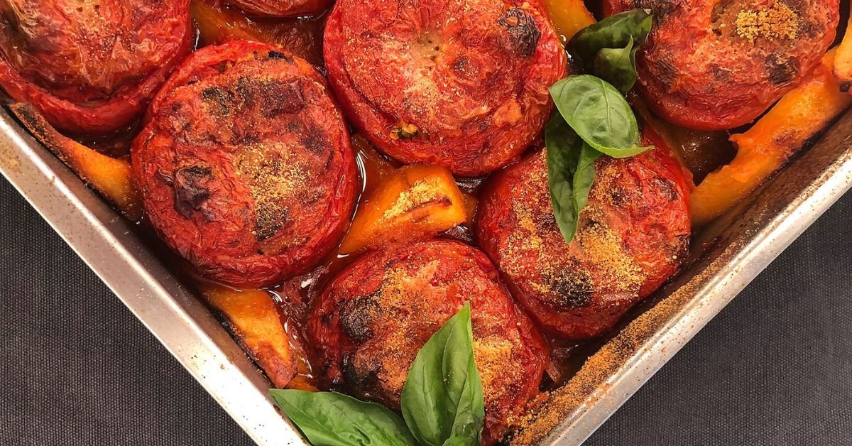 Γεμιστές Τομάτες με Κιμά και Σάλτσα,