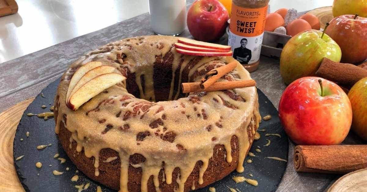 Κέικ με Μήλο και Επικάλυψη Καραμέλας Αφράτη