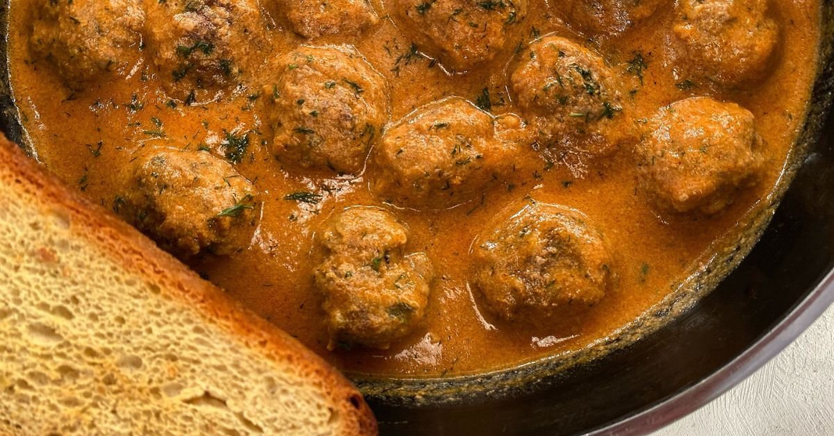 Κοκκινιστά Γιουβαρλάκια Αυγολέμονο