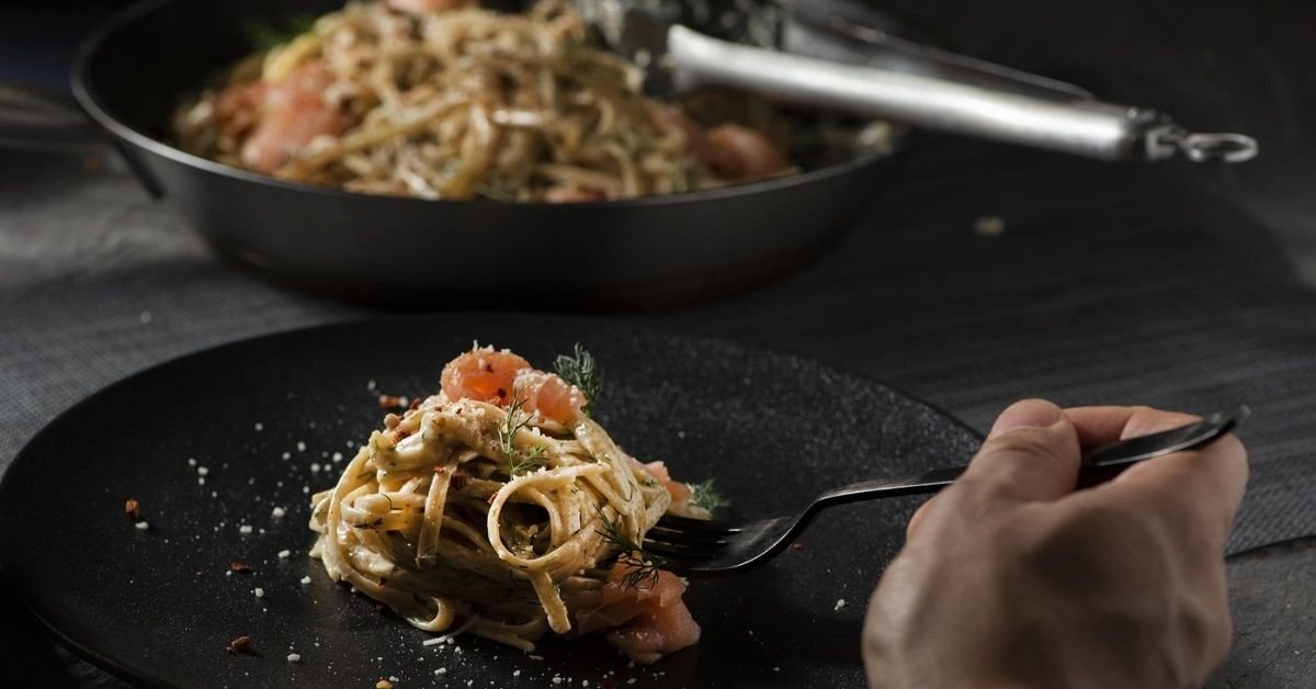 Κρεμώδη ζυμαρικά με σολομό