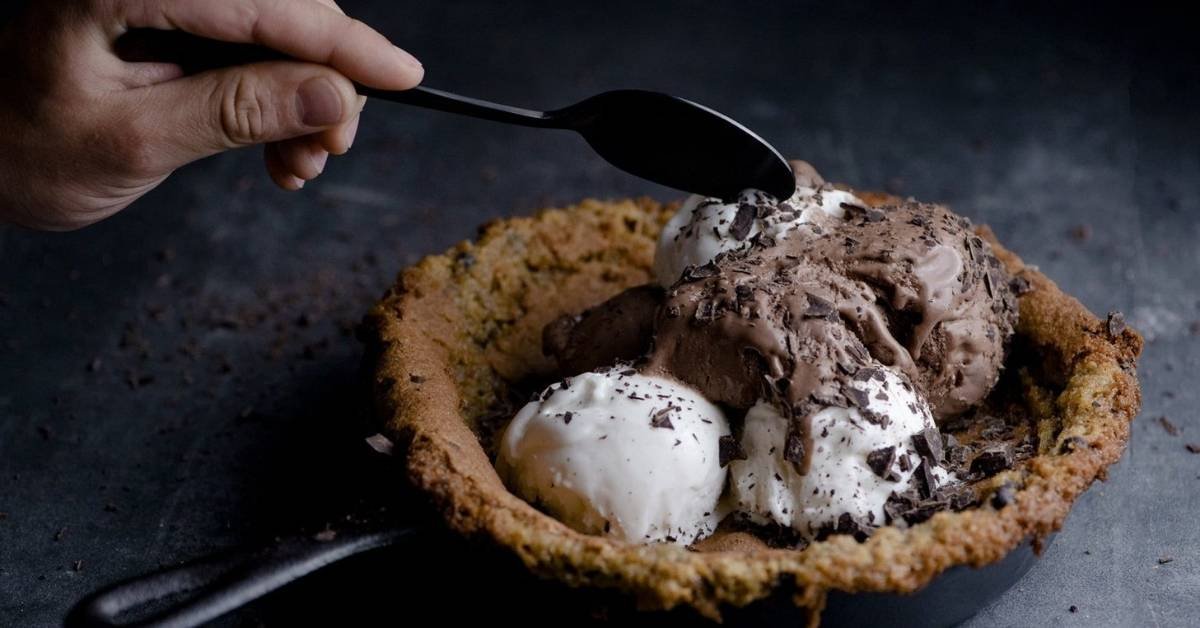 Λαχταριστό γλυκό pizookie σε ταψάκι