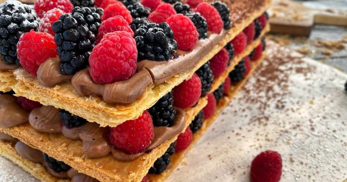 Μιλφέιγ Σοκολάτας με Φρούτα του Δάσους | LAMBROS VAKIAROS Μιλ-φέιγ σοκολάτας με φρούτα του δάσους