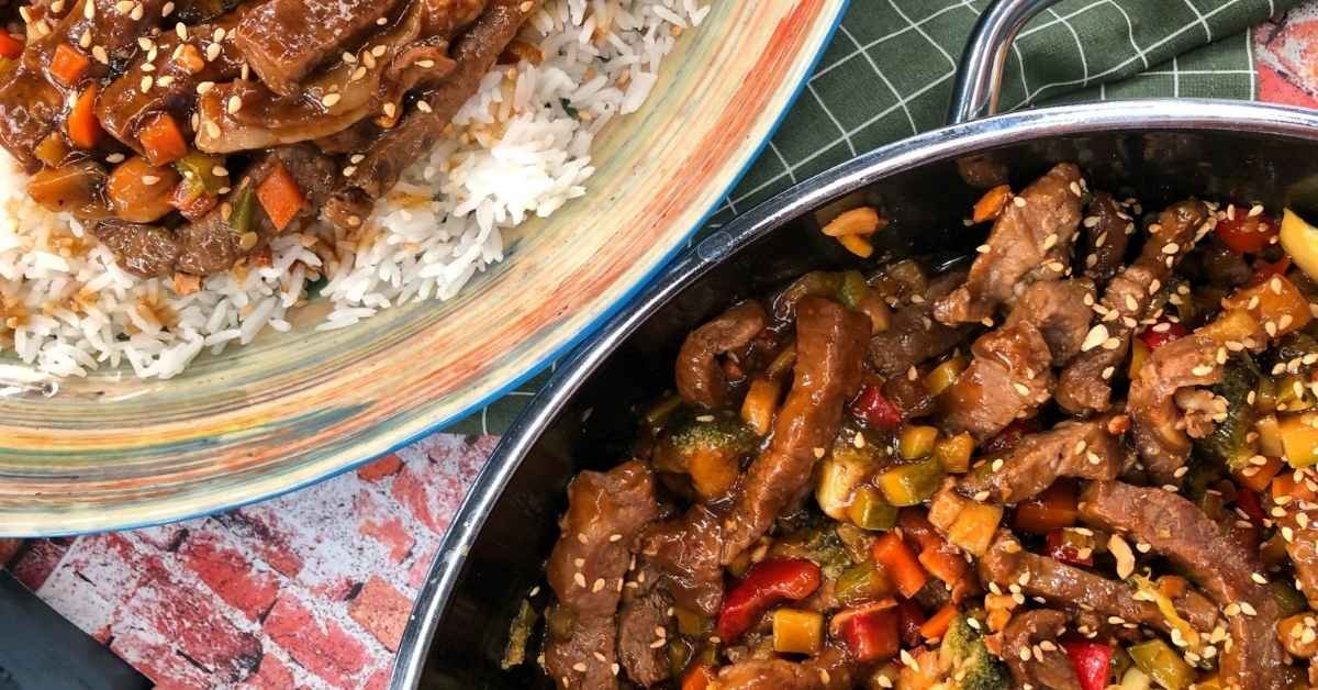 Μοσχάρι με πολύχρωμα λαχανικά γλυκόξινα