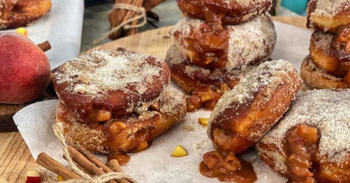 Μπριός ντόνατς με γέμιση ροδάκινου