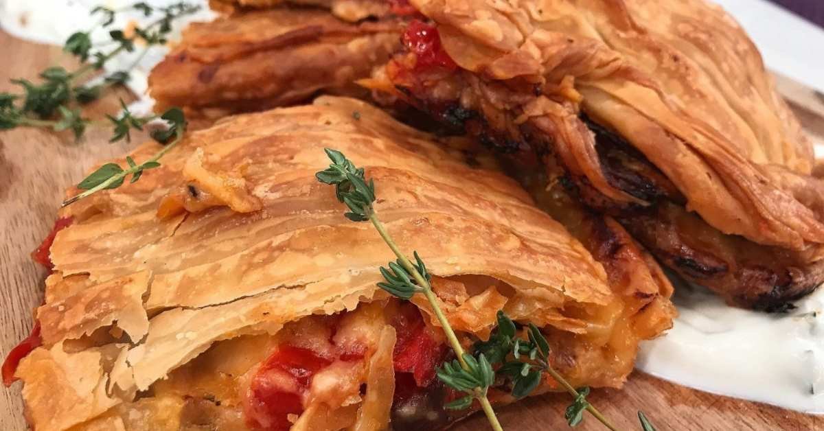 Παστουρμαδόπιτα με χωριάτικο φύλλο