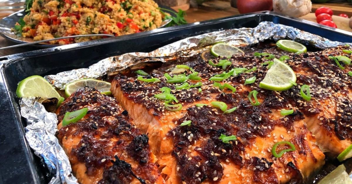 Πιάτο με κους κους σαλάτα και σολομό