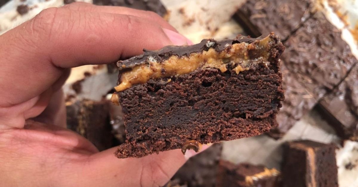 Σερβίρισμα τραγανών brownies