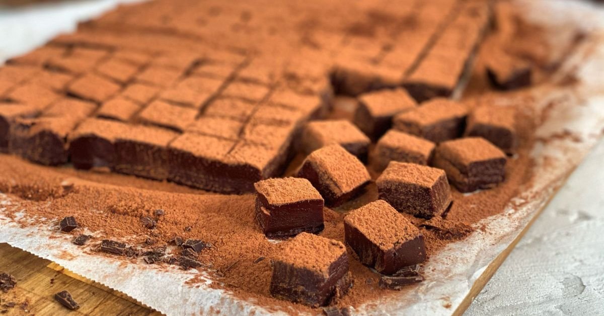 Γιαπωνέζικα Σοκολατένια Τρουφάκια (Nama) | LAMBROS VAKIAROS Σερβίρονται τρούφες σοκολάτας Nama