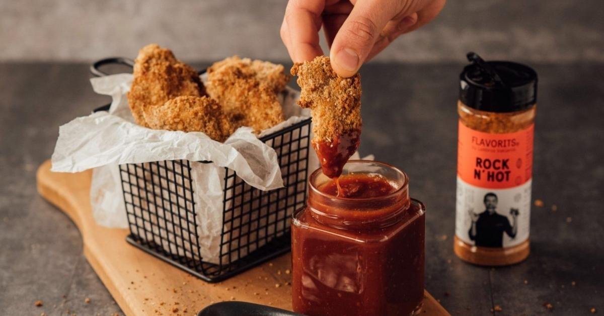 Σπιτικές κοτομπουκιές με σπιτική σάλτσα