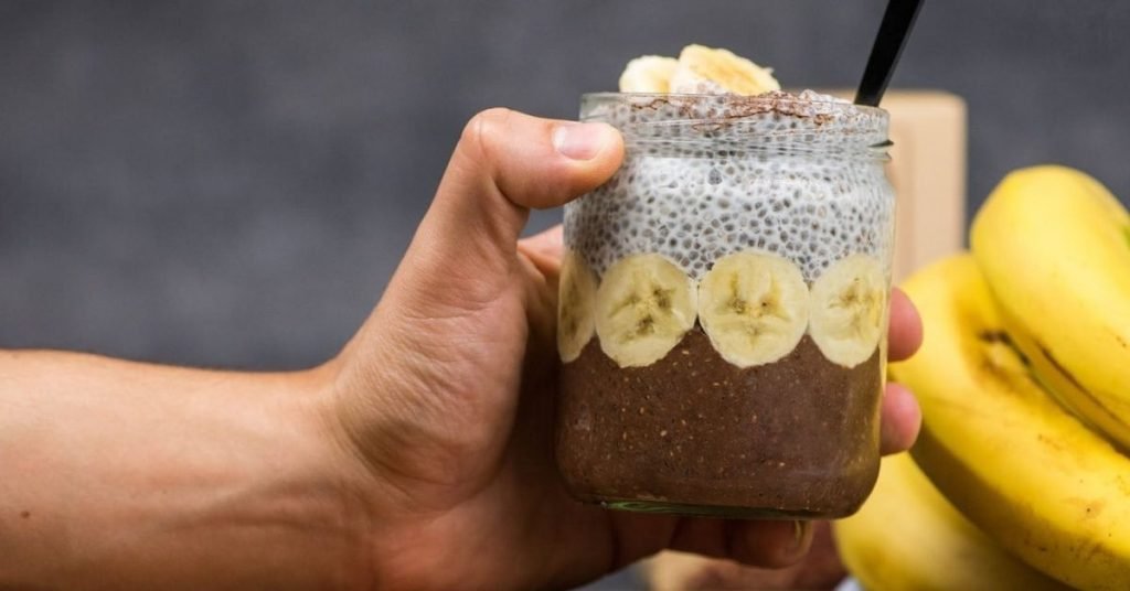 Σπιτικό chia pudding με μπανάνα και κακάο