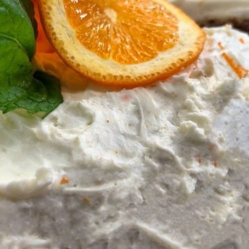 Σπιτικό κέικ βρώμης πορτοκάλι με στρώση κρέμας