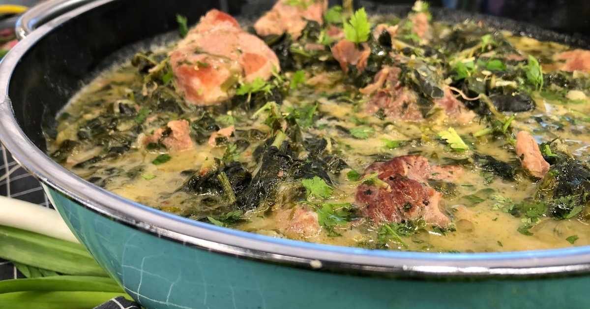 Σπιτικό φρικασέ χοιρινό με πράσινα λαχανικά