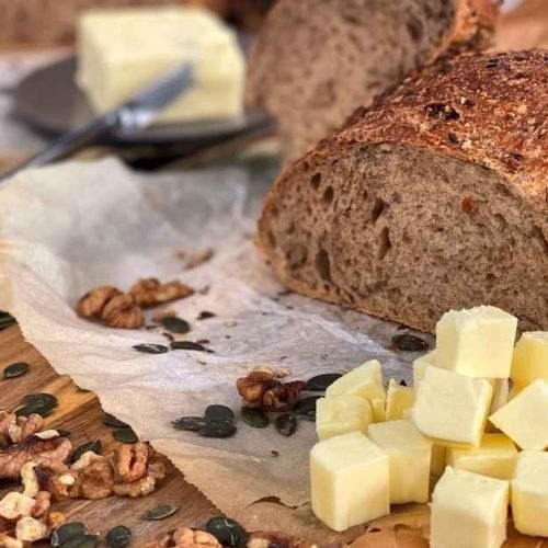 Σπιτικό ψωμί ολικής άλεσης με τραγανή κόρα