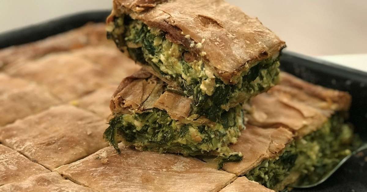 Υγιεινή χορτόπιτα με σπανάκι και άγρια χόρτα