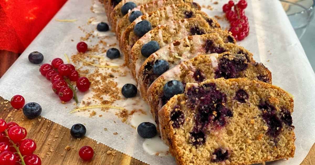 κέικ βρώμης με μύρτιλα και λεμόνι