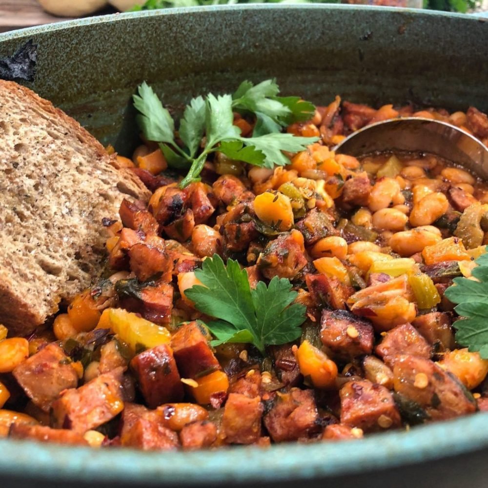 Φασολάδα φούρνου με λουκάνικα