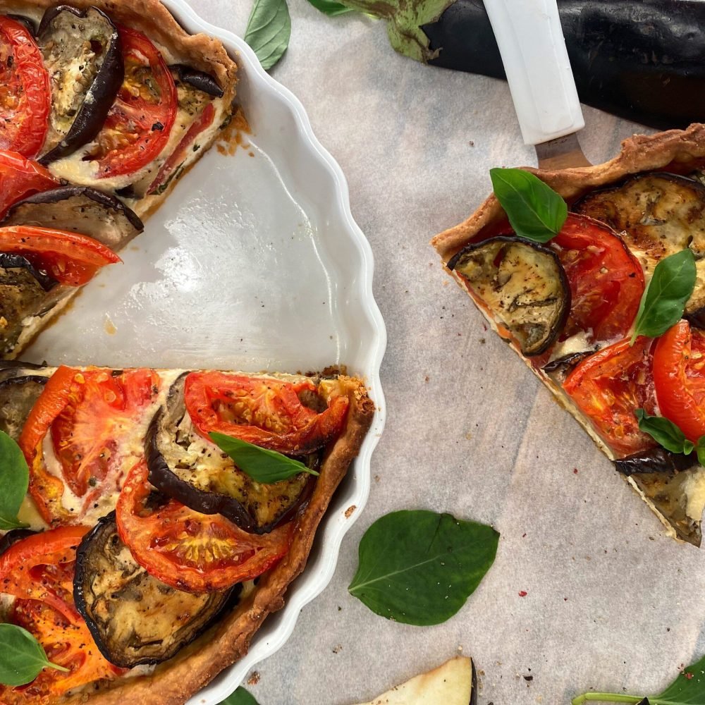 Καλοκαιρινή Τάρτα με Μελιτζάνες Τομάτα και Βασιλικό