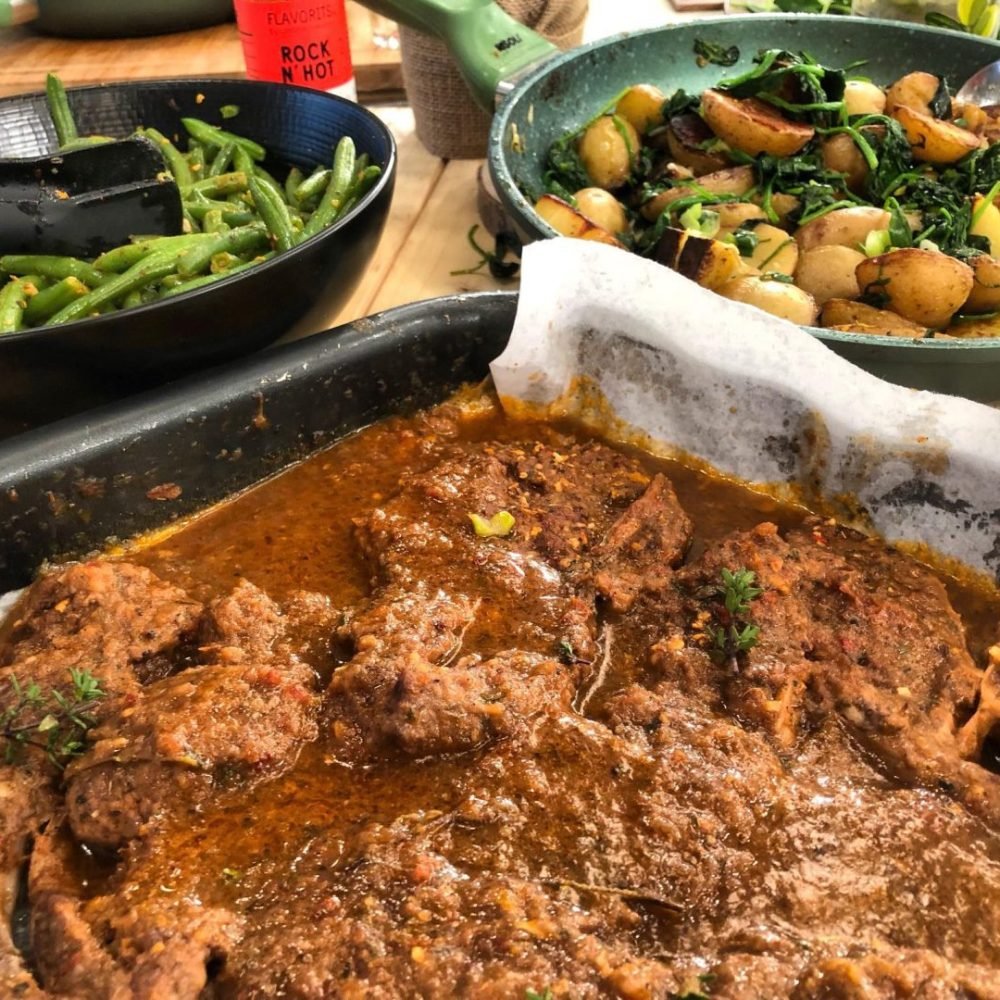 Κρασάτες μοσχαρίσιες μπριζόλες