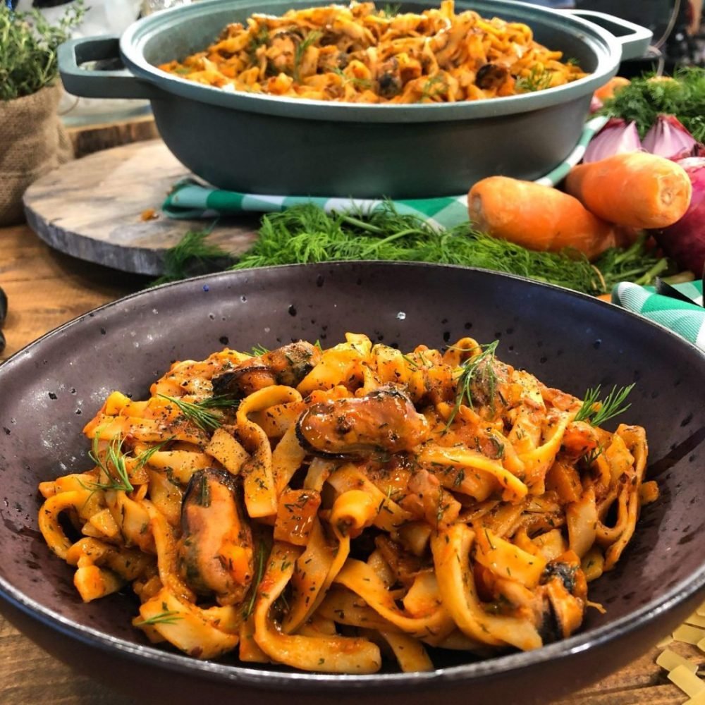 Νηστίσιμες Χυλοπίτες με κοκκινιστά μύδια