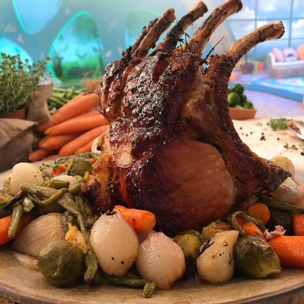 Χοιρινό Καρέ στο Φούρνο με Ανοιξιάτικα Λαχανικά