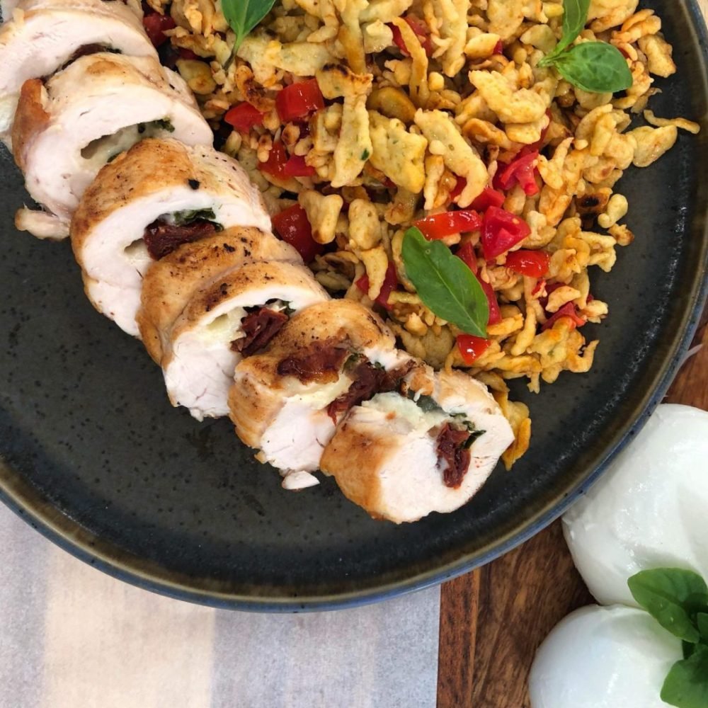 Ρολάκια Κοτόπουλου με Μοτσαρέλα Λιαστή Τομάτα και Χειροποίητα Ζυμαρικά