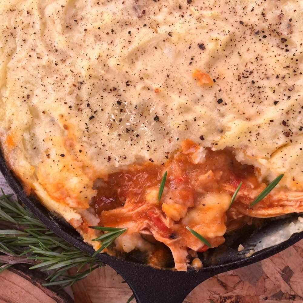 >Πίτα του βοσκού με κοκκινιστό κοτόπουλο