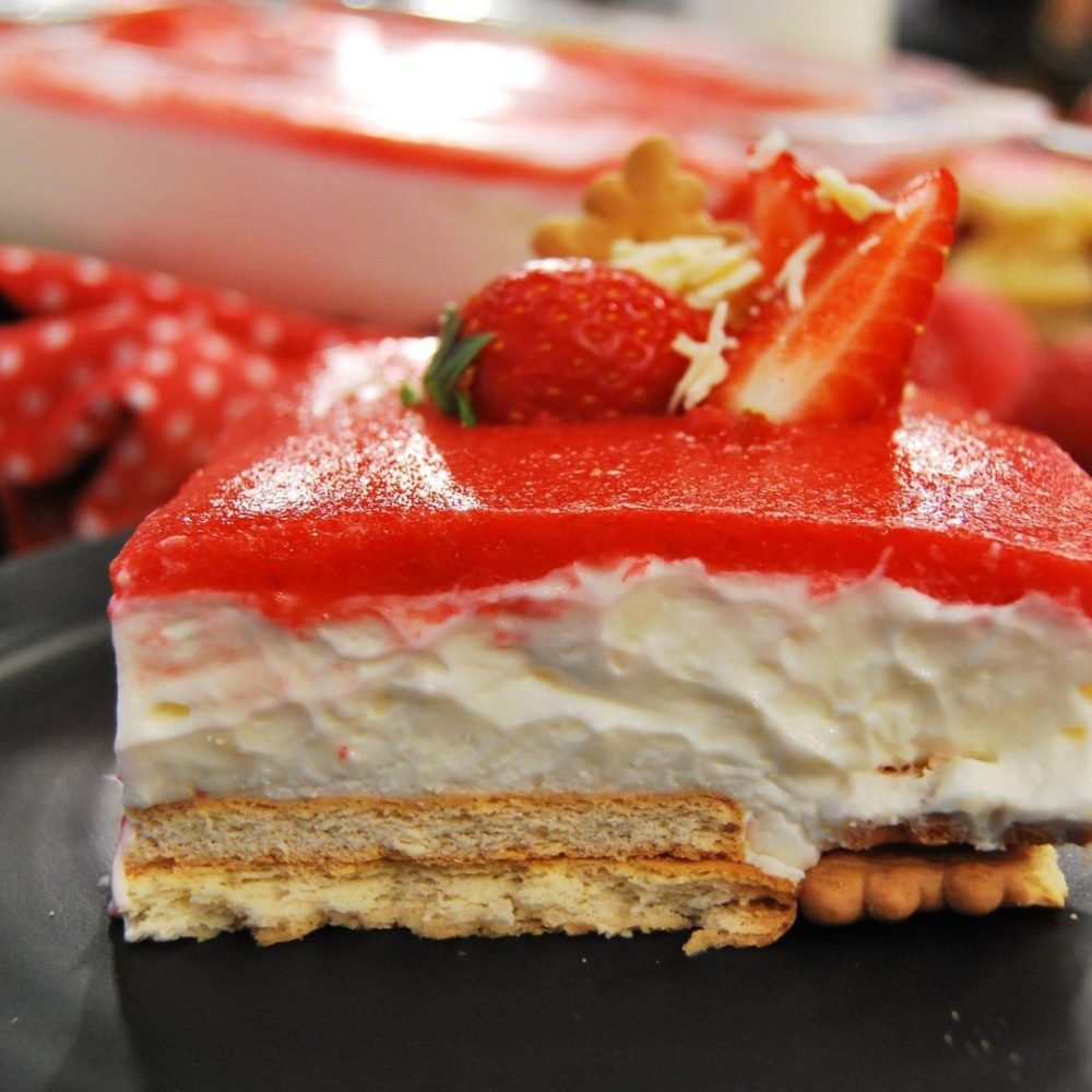 γλυκό ψυγείου με φράουλες