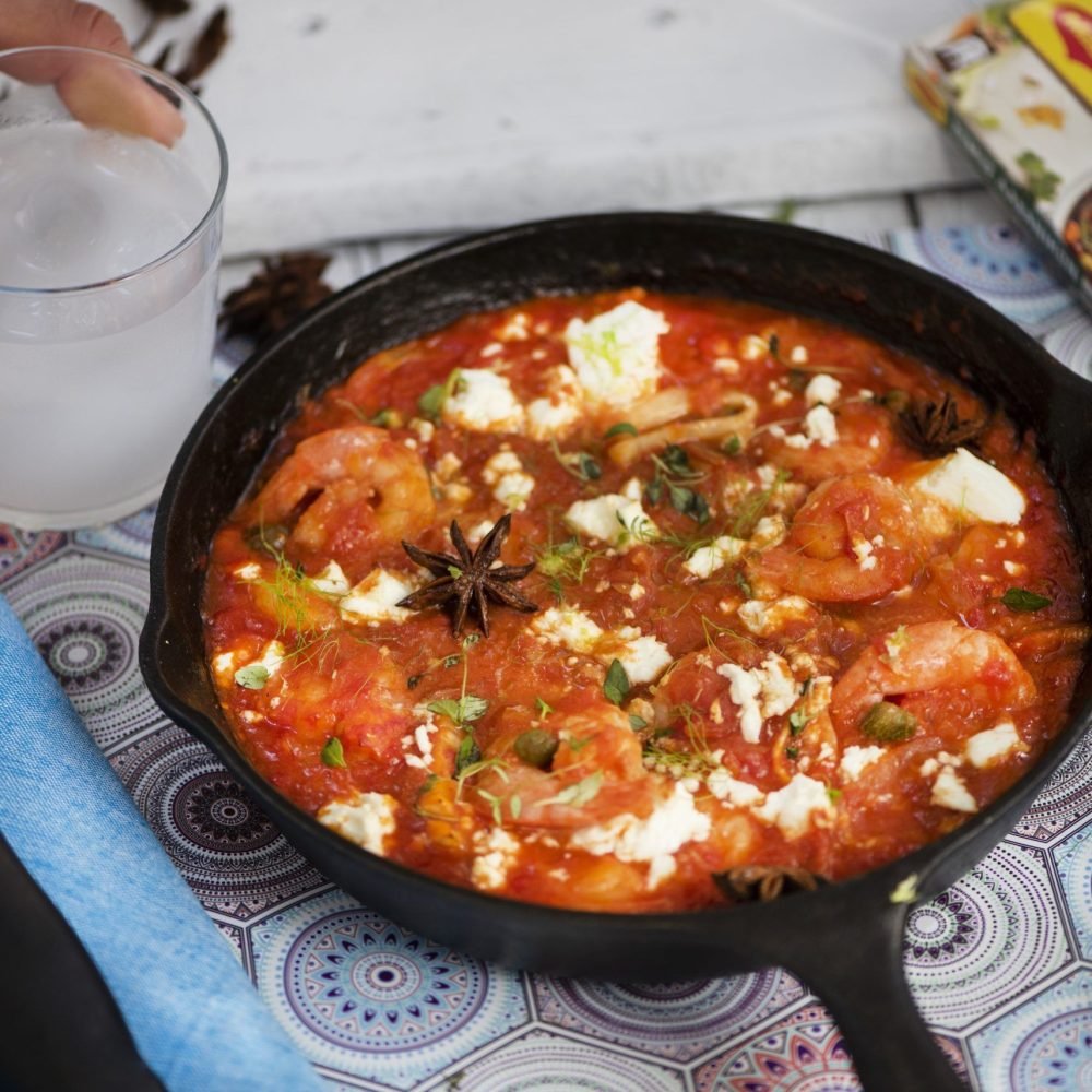 Γαρίδες σαγανάκι με ούζο και φοινόκιο