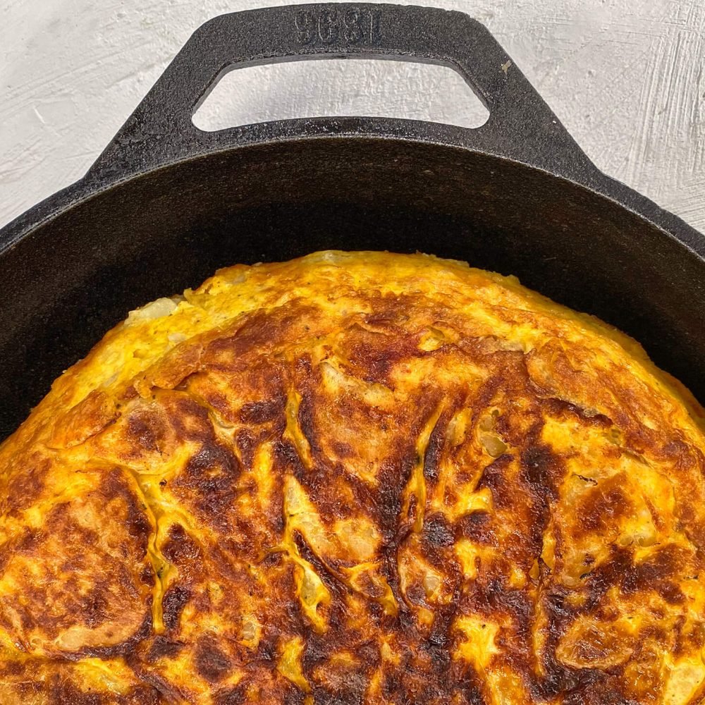 Χωριάτικη Ομελέτα με Πατάτα, Μοτσαρέλα και Καπνιστό Ζαμπόν