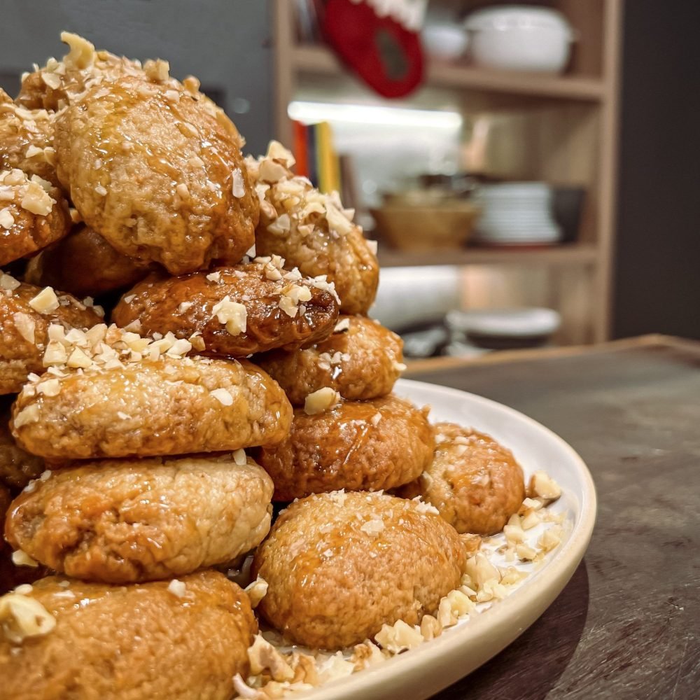 Φρέσκα μελομακάρονα με μέλι και καρύδια